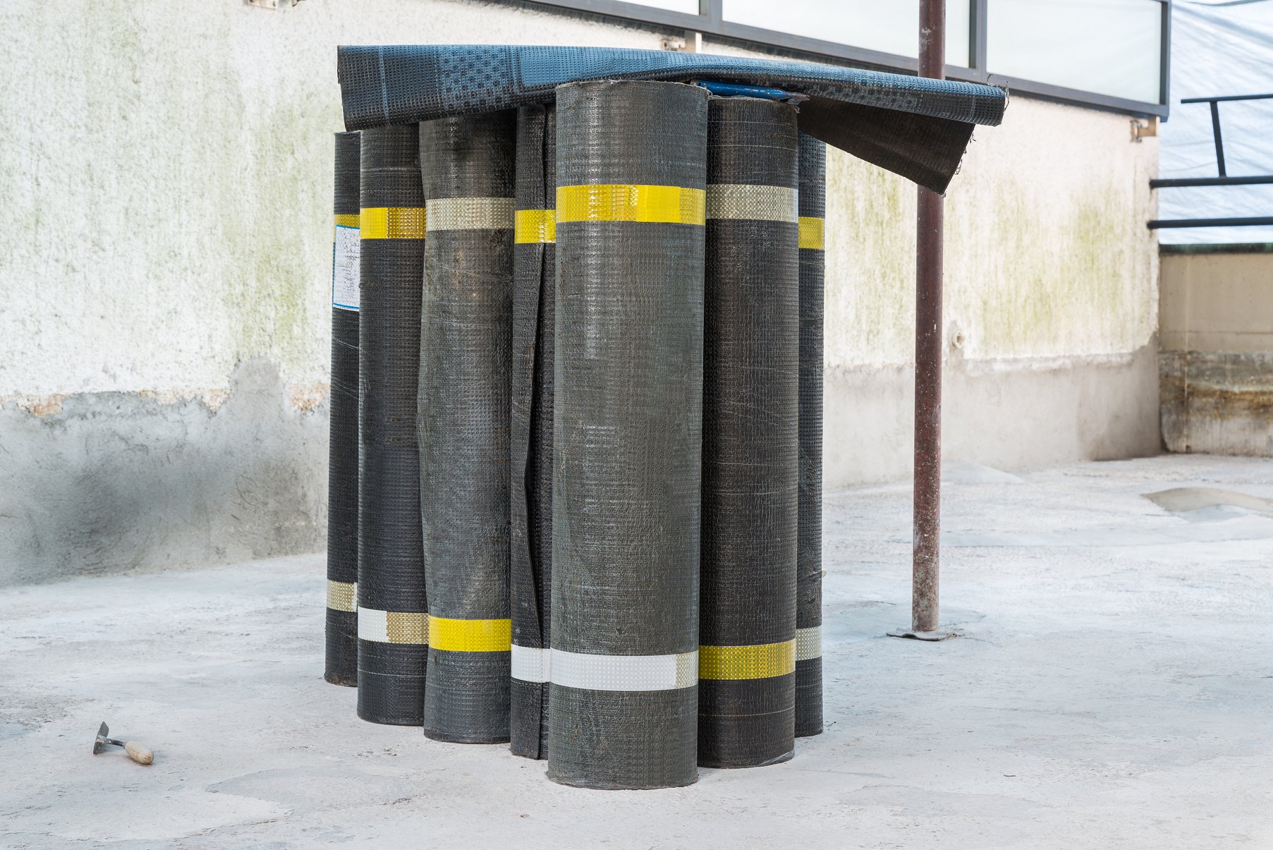 Rolls of bituminous waterproofing membrane